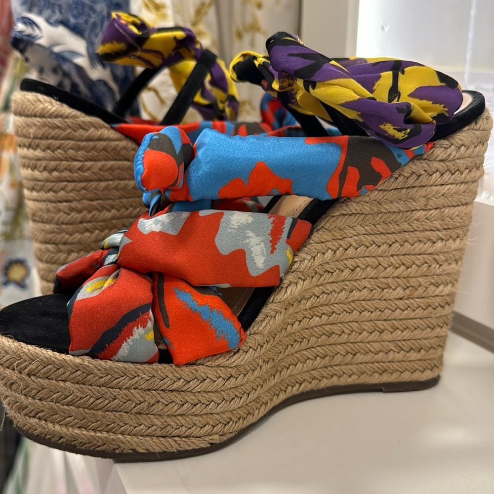 Schutz size 7 wedge